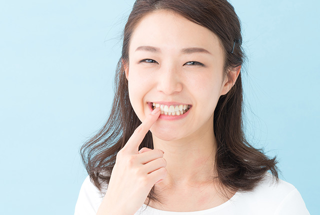 美しい歯の女性